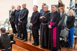 860380004 2564765377320652 8306352367394696297 N